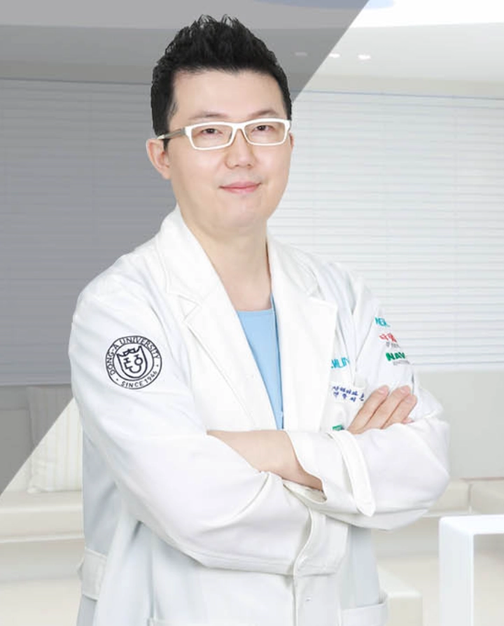 Dr. Son Hee-dong, plastic surgeon at Newline Clinic Busan