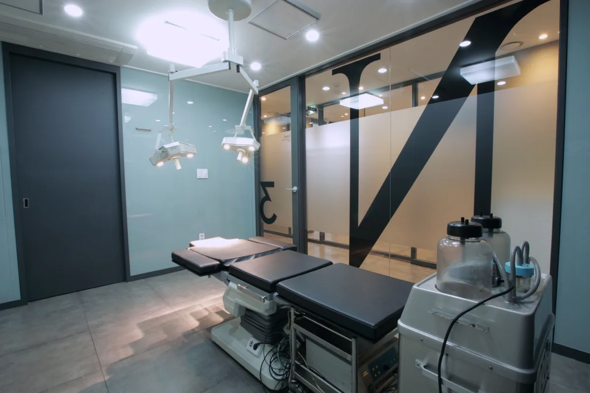 Operating theatre at Newline Plastic Surgery, Busan